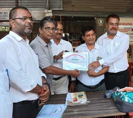 Civil Bar Association officials received certificates