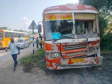Roadways bus collides with truck parked in opposite direction, six passengers injured