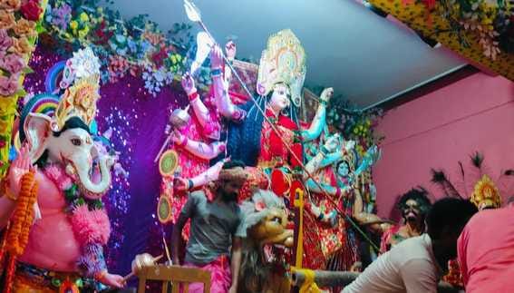 Muzaffarpur Bihar news : doors of mata durga temple opened devotees gathered to worship saptami