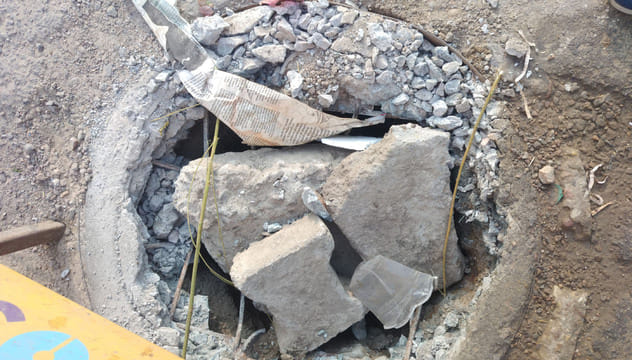 Sewerage drainage stopped, dirty water coming back from the manhole
