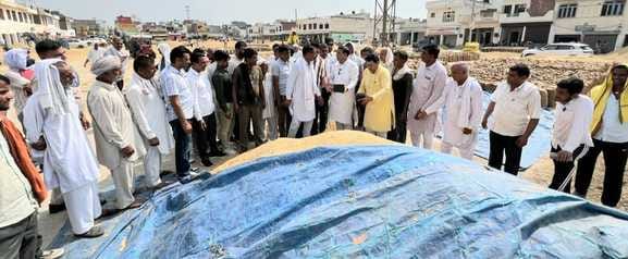 Inspection of paddy procurement process in Dhand grain market