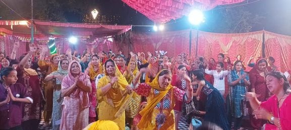 Mother's devotees became intoxicated by the hymns of Ishant Bhardwaj.