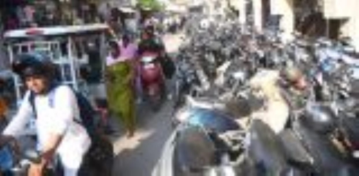 Many plans were made, but parking could not be built in Aminabad.