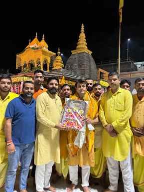 Singer Sonu Nigam reached the court of Maa Baglamukhi