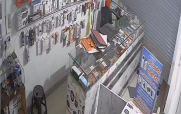 Sehore news: Masked robbers loot seven shops in Bhairunda, police absent, CCTV system fails miserably