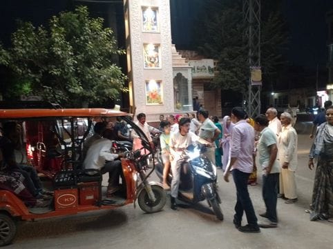 Due to the lack of drinking water supply for five days, residents of Labor and Chiranjiv Colony blocked the road
