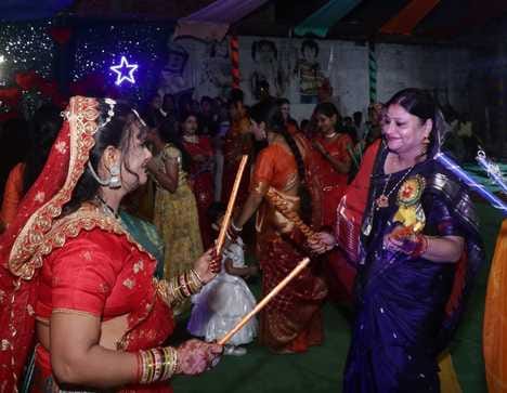 Women spread colors in Garba Nights, children were enthralled