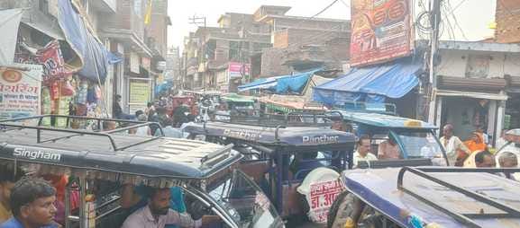 Plan to run e-rickshaws on 23 routes buried in files, city jammed