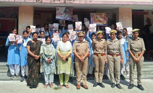 Pinky became the in-charge of the women's police station and heard the complaints.