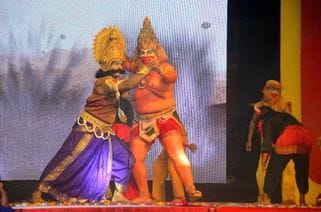 The audience was mesmerized by watching the fight between Sita Swayambar and Hanuman and Ahiravan.