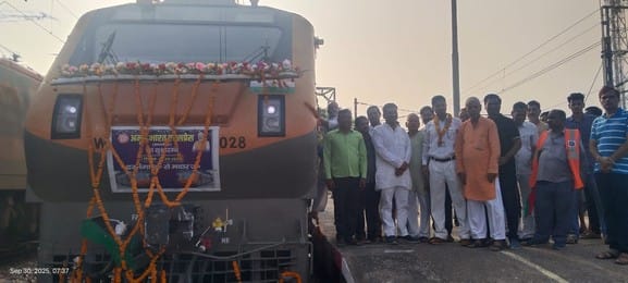 Amrit Bharat Express starts stopping at Phaphund, wave of happiness