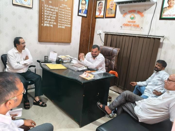 Electricity problems were narrated to the Chief Engineer in Kakori.