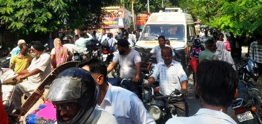 Parking system fails, causing traffic jams in the market