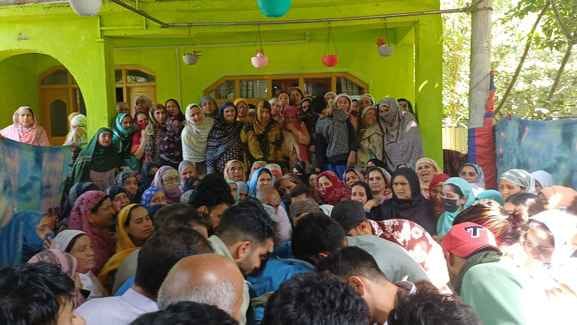 Kupwada, Pregnent women Died, Family Held protest
