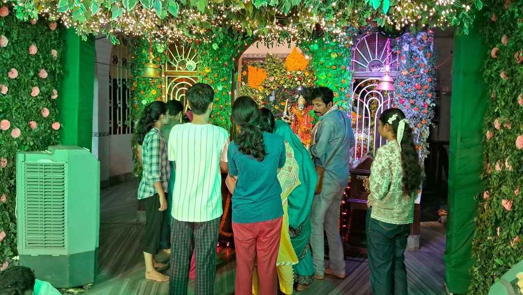 Muzaffarpur Bihar news : navrata seventh day late night devotee ingage special worship kaalratri