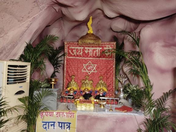 The Vaishno Devi cave in Mathura has been remodeled after the one in Jammu.