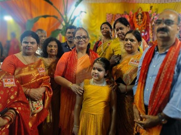 The mayor took his mother's blessings.