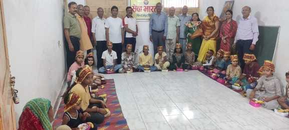 A community feast was arranged for the Kanjikas on Durgashtami.