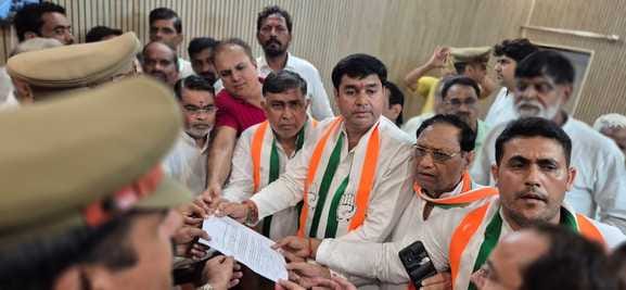 Congress workers surrounded the Civil Lines police station and clashed with the police.