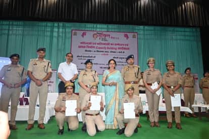 Hema Malini praised the bravery of women police officers.