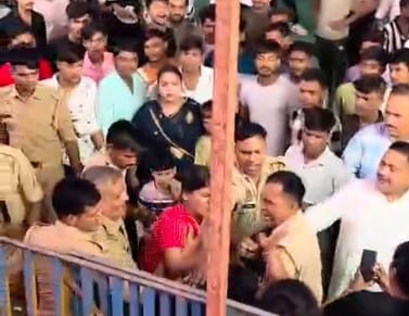 Scuffle between female bouncers and a young woman at Ramlila fair, video goes viral