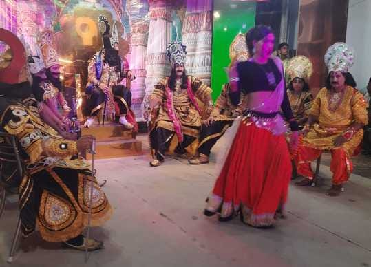 After crossing the sea, Ram's army set up camp in Lanka.