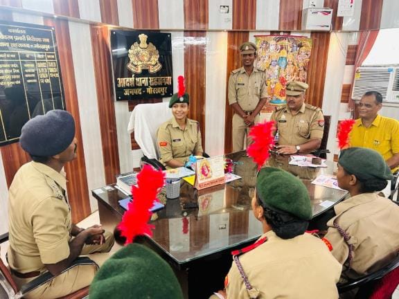 Gorakhpur News: Girl students took charge of six police stations for a day.
