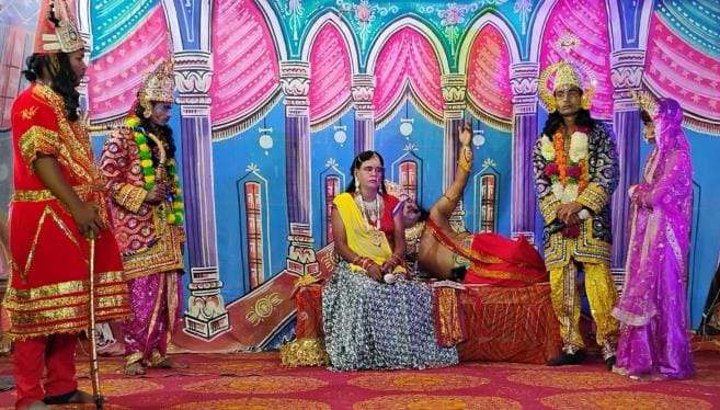The audience became emotional after watching the staging of Van Gaman