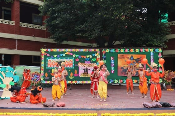 The presentation of Navadurga and the end of Mahishasura captivated the hearts of people.