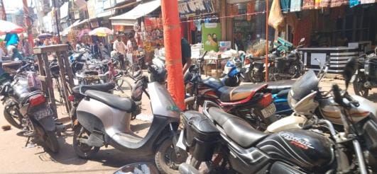 Illegal parking at busy places causes traffic jams, responsible people are careless