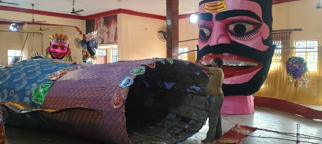 Ravana will fight with a 30 feet long bow, not a sword.