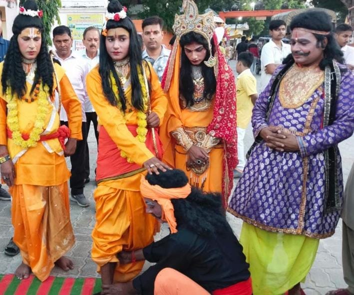 The people of Ayodhya were inconsolable when they saw Lord Rama going to the forest.