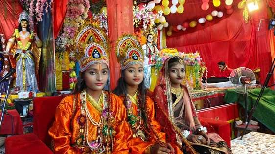 As soon as the bow broke, the pandal reverberated with the chant of Jai Shri Ram.