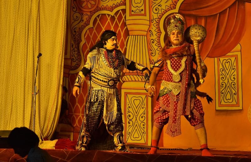 Meghnad took Hanuman to Ravana's court by tying him in a serpent's noose