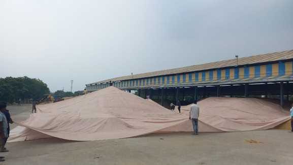 Cloudy weather prevailed from morning till evening, drizzle occurred in the afternoon