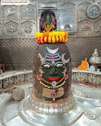 Ujjain News: Baba Mahakal adorned in Shri Krishna attire on Mahanavami, Shrinathji was seen in Tripund