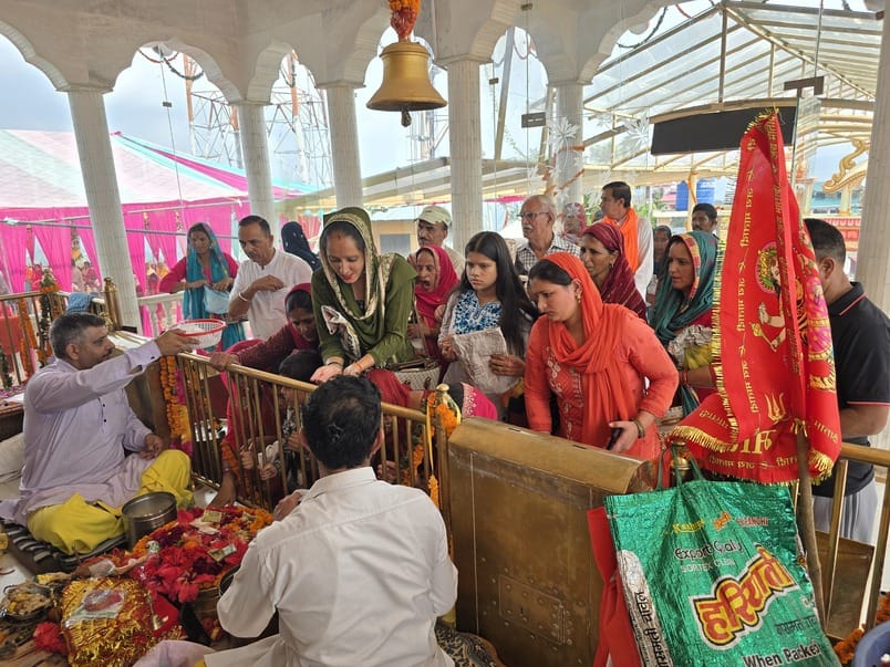A wave of devotion poured into the Avahdevi and Santoshi Mata temples.
