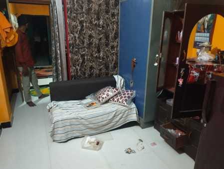 Jewellery worth lakhs and cash stolen after breaking into house
