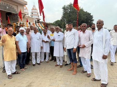 Ram Darbar was established in the temple of village Sadatnagar.
