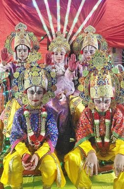 Hope is lost, the city is sad... Rama goes into exile