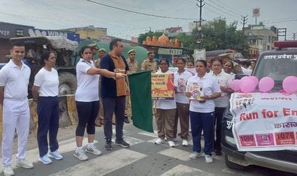 Empowerment: Women constables and girl students ran a race