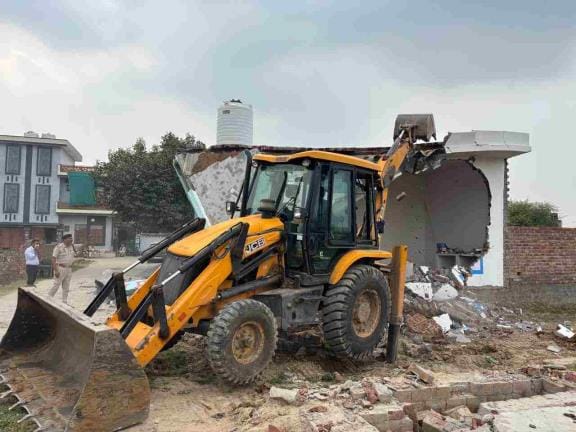 Yellow claw on illegal colony, two property dealer offices demolished