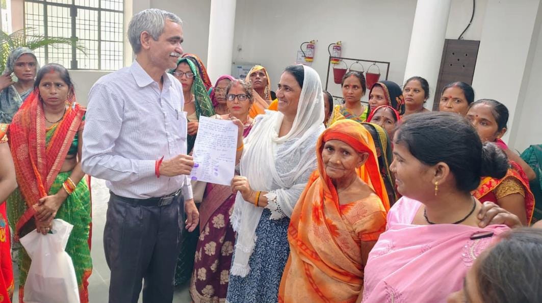 Women demonstrated at the Collectorate