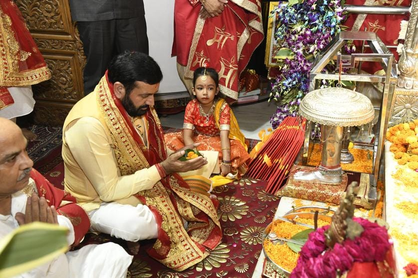 The Chief Minister offered prayers at the Devikup Maa Bhadrakali Temple.