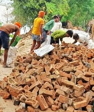 Ramganga reached the village's approach road by eroding land in Paharpur.