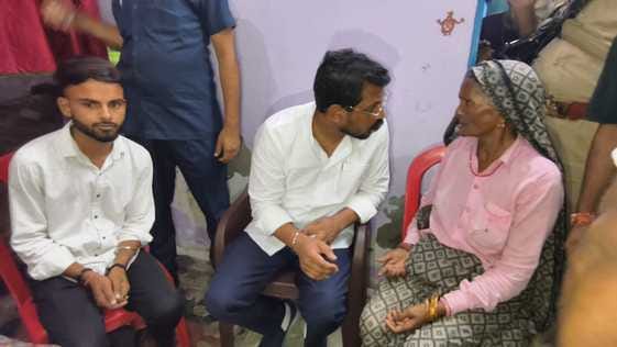MP Chandrashekhar consoled the family of the deceased conductor.