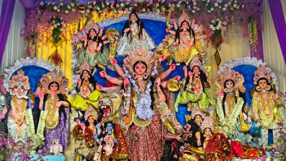 Devotees flocked to see the mother, cheers echoed.
