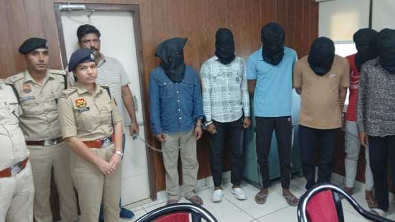 Online fraud gang busted