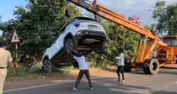 A speeding car dragged a motorcycle for 50 meters, resulting in the tragic death of a husband, wife, and son.