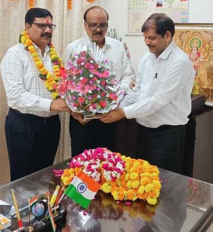 Lucknow News: 36 साल की सेवा करने के बाद एसई रमेश चंद पांडेय सेवानिवृत्ति Lucknow City News